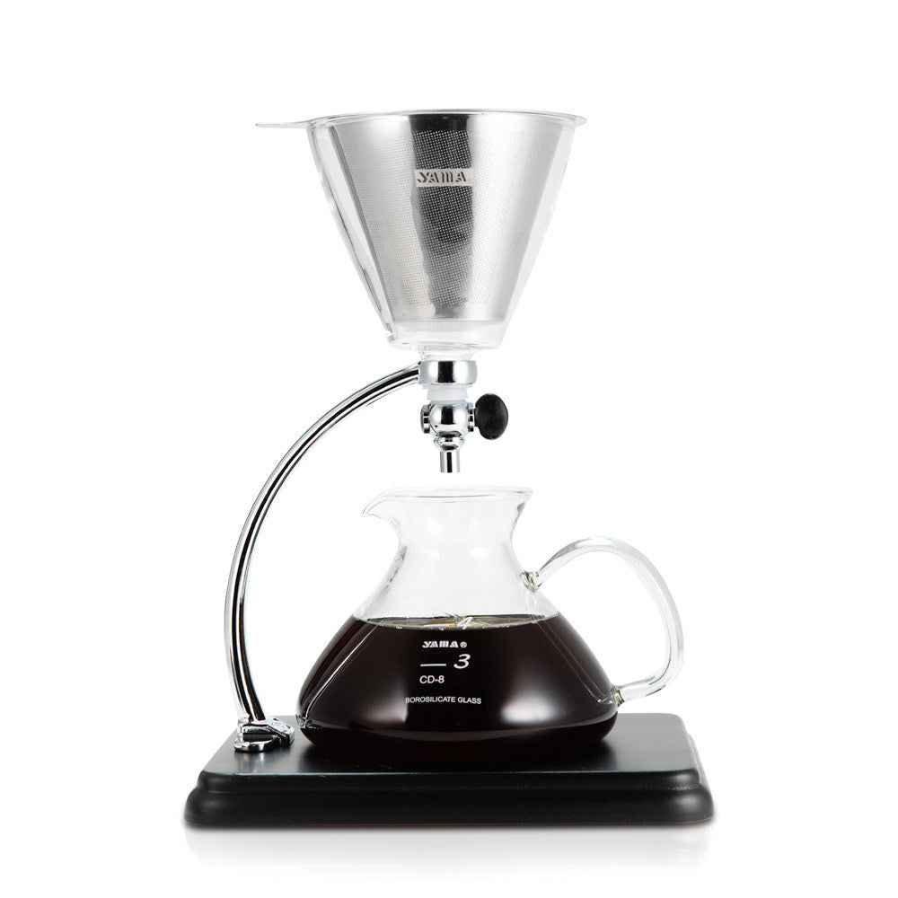 Cafetera Yama Glass Silverton con base negra y detalles plateados